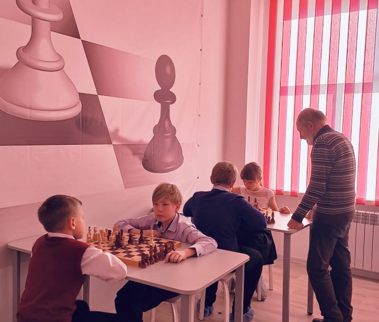 Кружок «Юный шахматист» под руководством Отюцкого И.В..